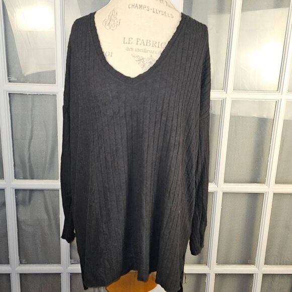 NWT‎ Urban Outfitters Womens Out From Under Black V Neck Sweater Top Medium - Picture 1 of 6